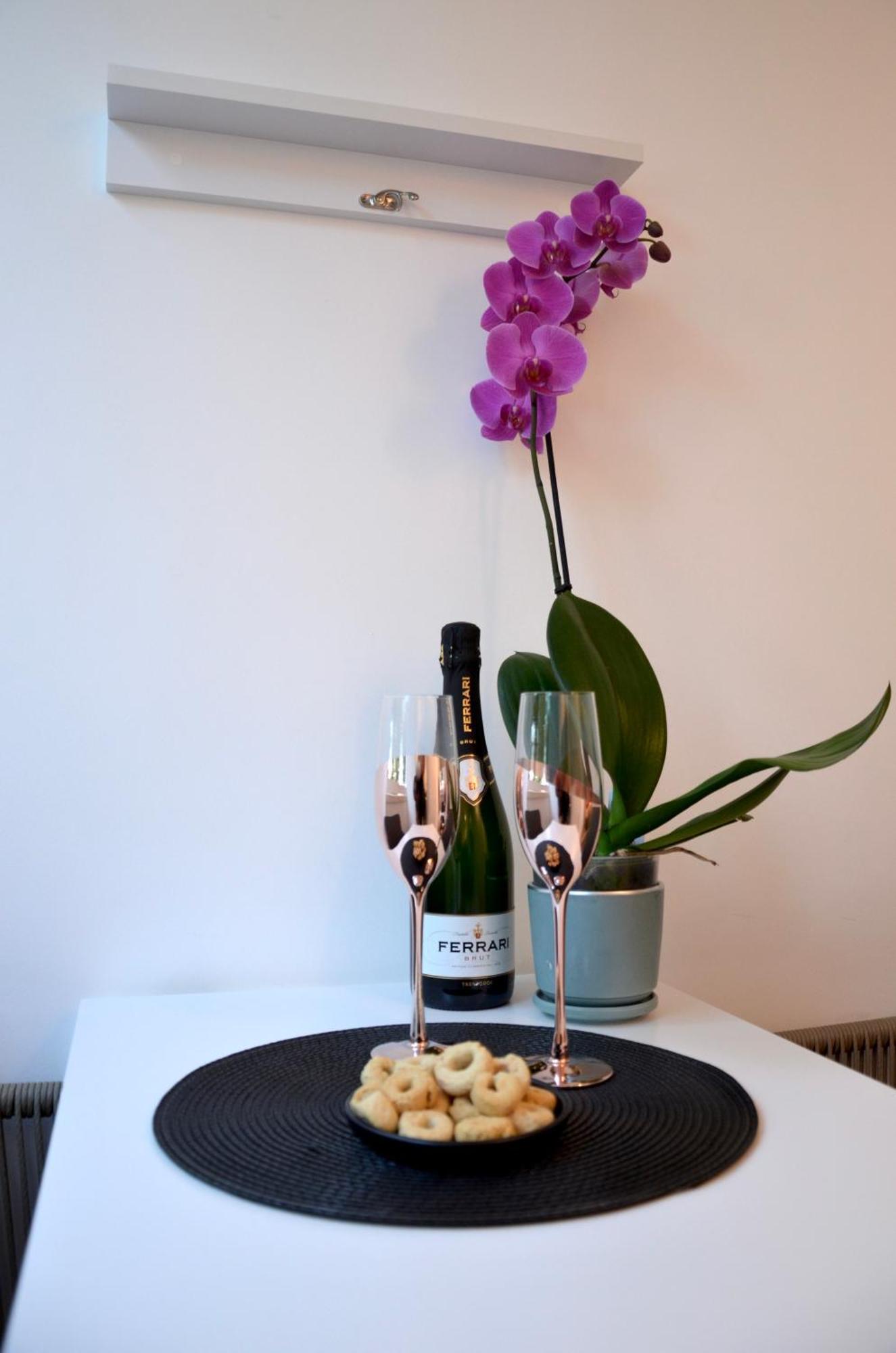 18Zero2 Luxury Rooms Bari Exteriör bild
