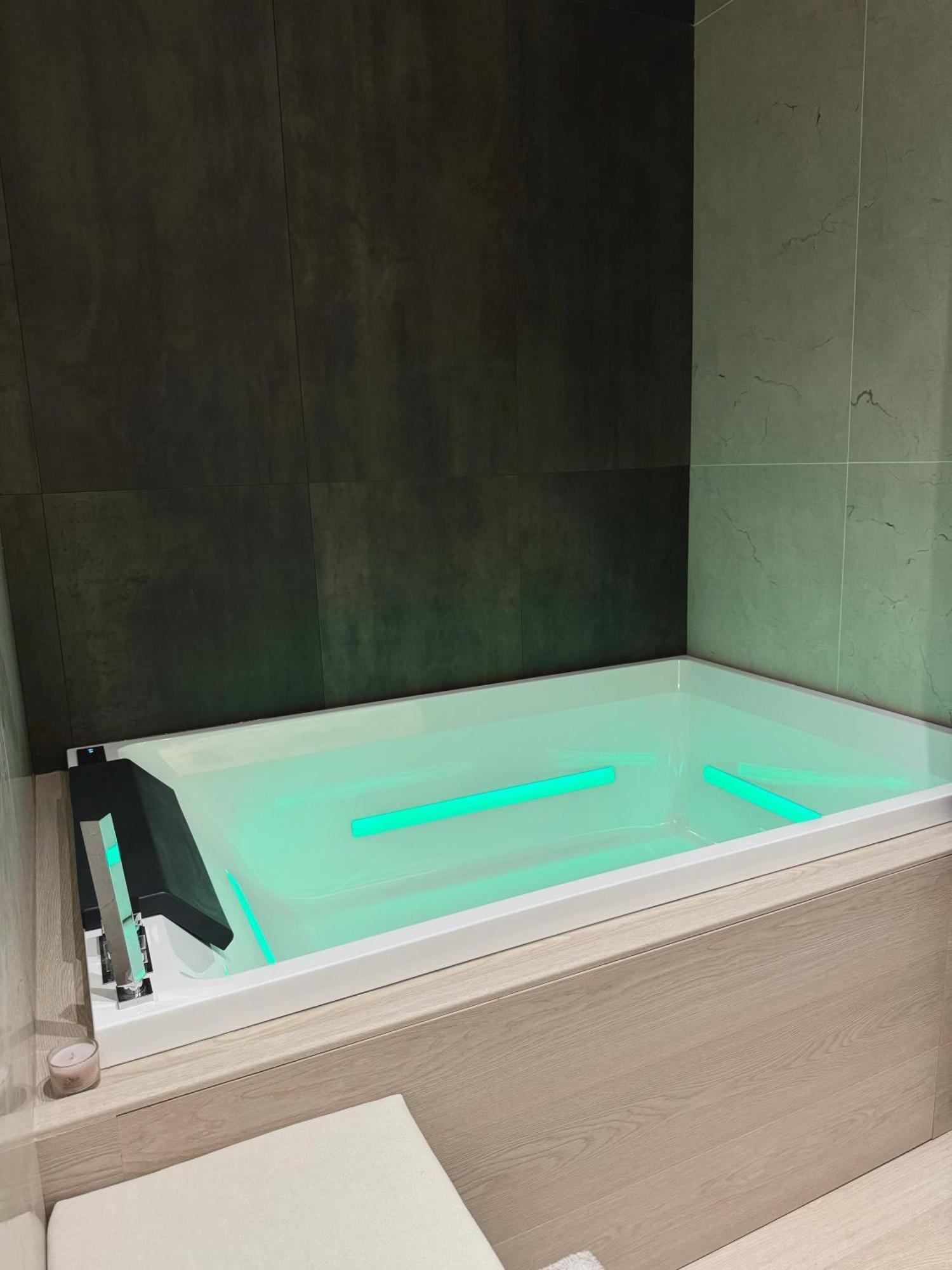 18Zero2 Luxury Rooms Bari Exteriör bild