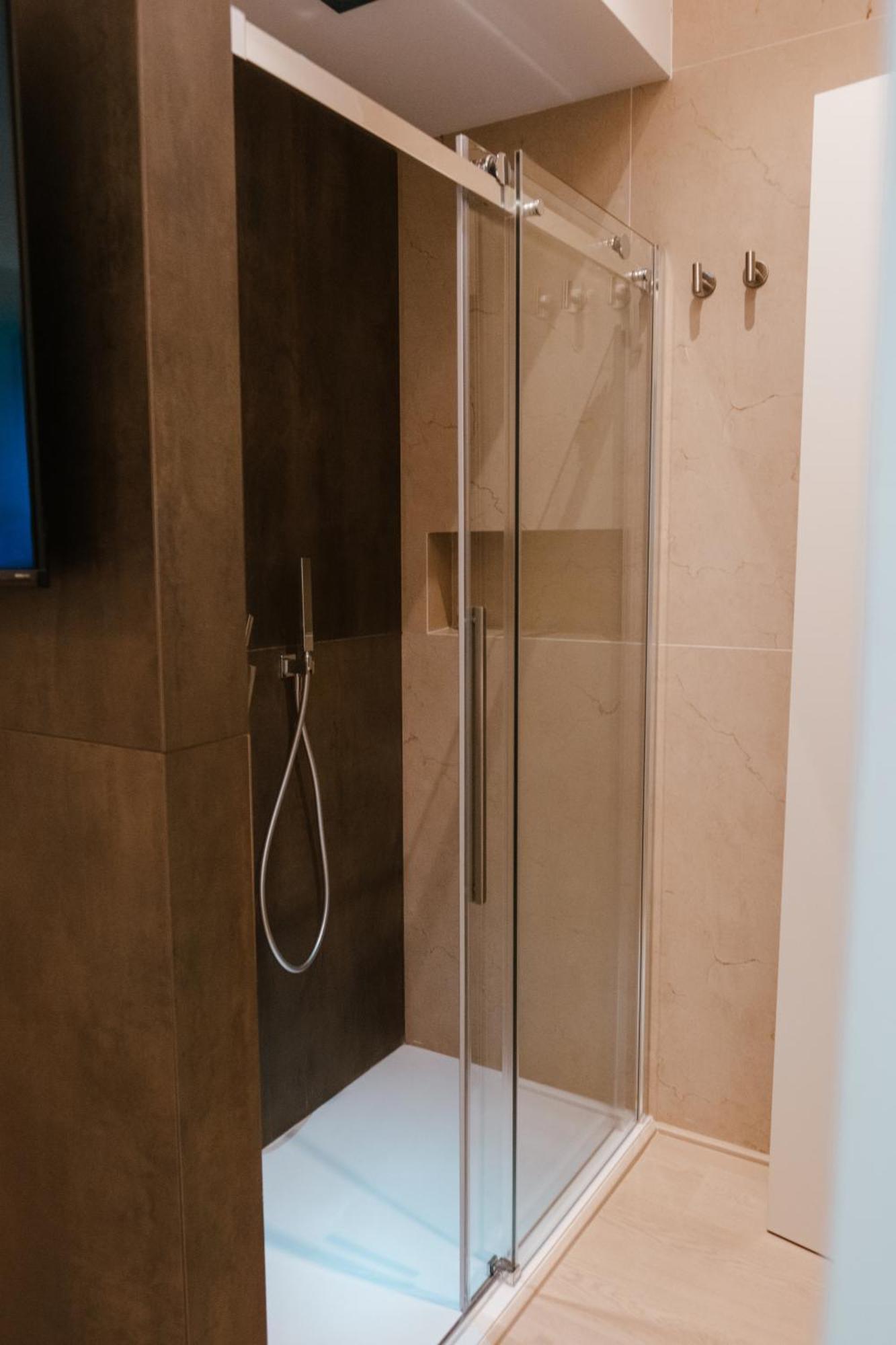 18Zero2 Luxury Rooms Bari Exteriör bild