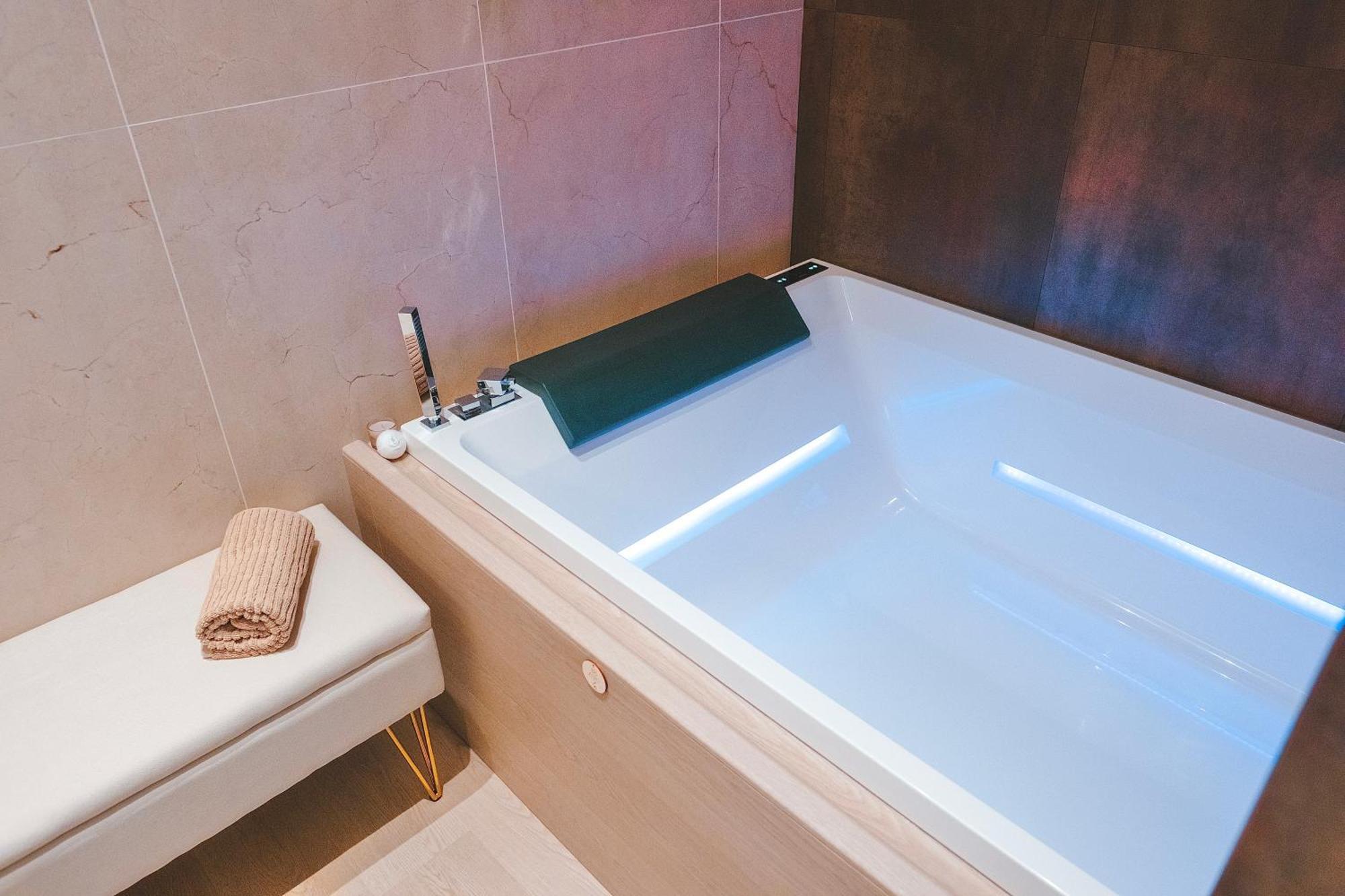18Zero2 Luxury Rooms Bari Exteriör bild